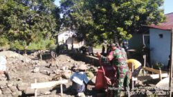 Semangat Gotong Royong, Babinsa dan Warga Bangun Pondasi Rumah Semangat Gotong Royong, Babinsa dan Warga Bangun Pondasi Rumah