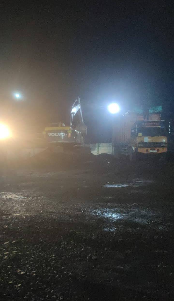 Diduga Tanpa Izin, Aktivitas Stockpile Pasir di Nguling Dipersoalkan Diduga Tanpa Izin, Aktivitas Stockpile Pasir di Nguling Dipersoalkan