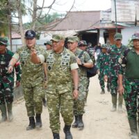 Wakasad Didampingi Gubernur Akmil Tinjau Latsitardanus di Aceh