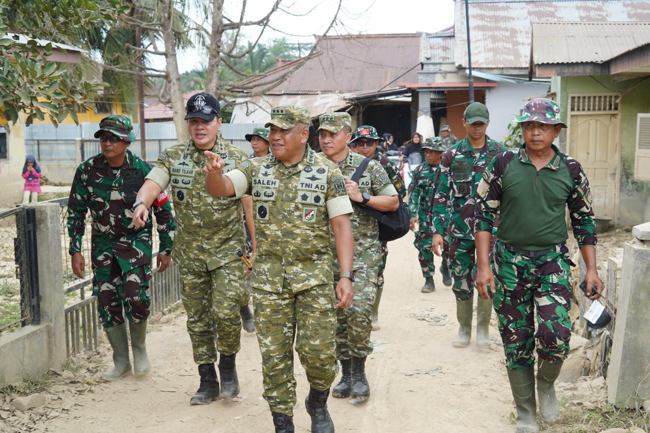 Wakasad Didampingi Gubernur Akmil Tinjau Latsitardanus di Aceh Wakasad Didampingi Gubernur Akmil Tinjau Latsitardanus di Aceh