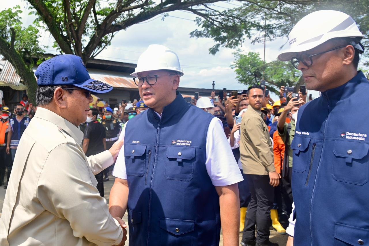 Wakil Panglima TNI Dampingi Presiden RI Tinjau Pembangunan Rumah Hunian Danantara di Aceh Tamiang Wakil Panglima TNI Dampingi Presiden RI Tinjau Pembangunan Rumah Hunian Danantara di Aceh Tamiang