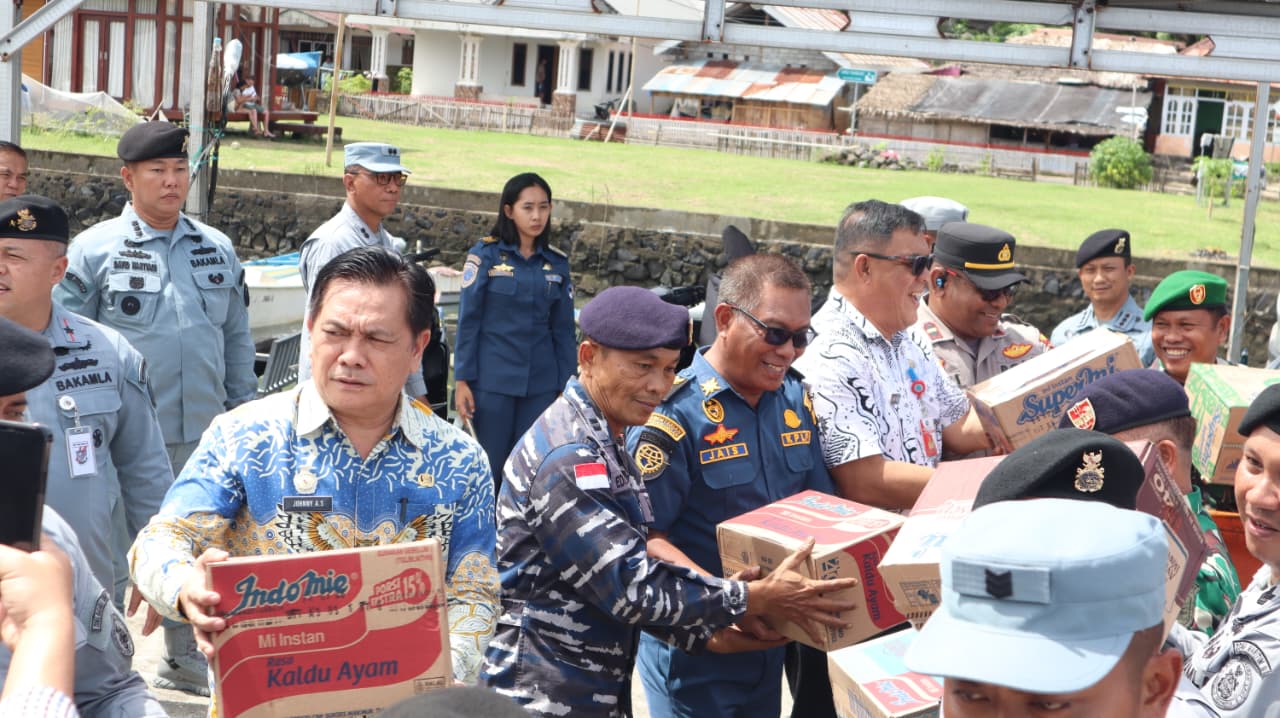 Bakamla RI Lepas KN. Singa Laut-402 untuk Misi Kemanusiaan ke Siau