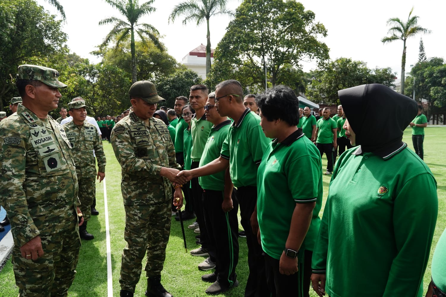 Panglima TNI Resmikan Lapangan Serbaguna di Mako Kodam III/Siliwangi Panglima TNI Resmikan Lapangan Serbaguna di Mako Kodam III/Siliwangi