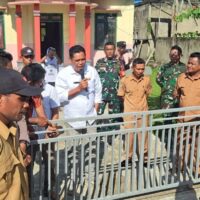 Anggota Babinsa Koramil 1505-04/Oba Amankan Aksi Unjuk Rasa Warga Desa