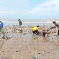 ‎Tiga Pilar Kecamatan Bancar Tuban Bersama Warga Gelar Jum’at Bersih