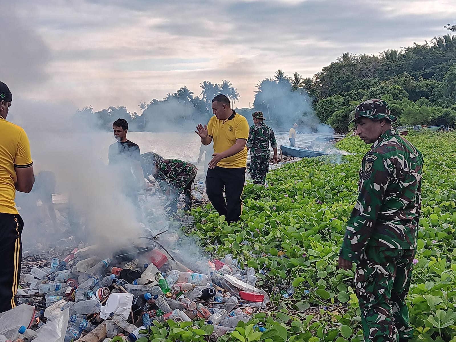 Jumat Bersih, Prajurit Kodim 1505/Tidore Bersatu Jaga Kebersihan Lingkungan
