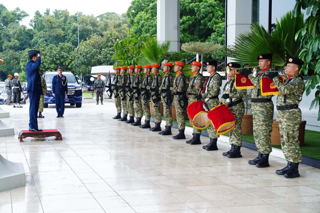 Perkuat Diplomasi Militer, Panglima TNI Bersama Menhan RI Terima Courtesy Call Kasau Pakistan