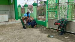 Sambut Ramadhan, Satgas TMMD dan Warga Bersihkan Masjid Agung Baiturrahim Sendawar
