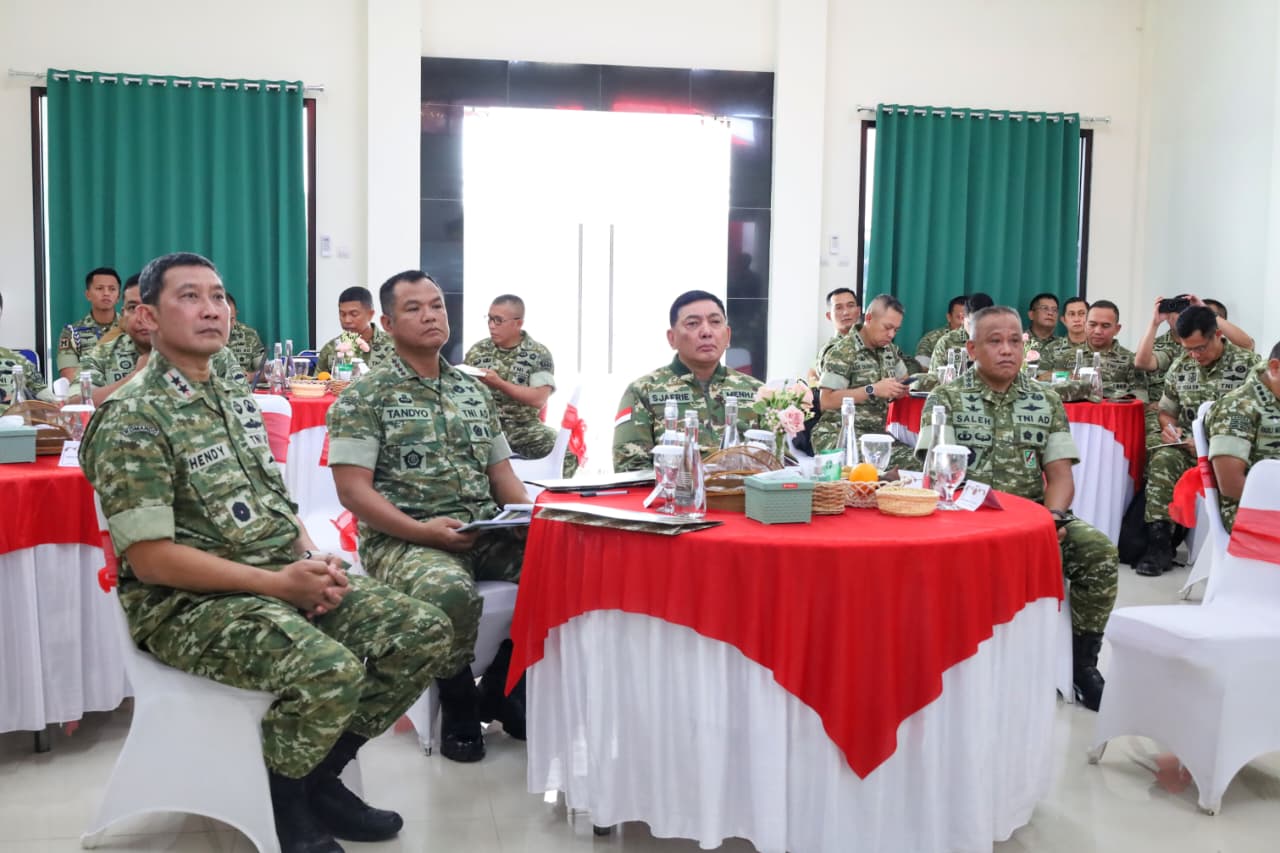 Wakil Panglima TNI Dampingi Menhan RI Kunjungi Yonif TP 852/ABY Wakil Panglima TNI Dampingi Menhan RI Kunjungi Yonif TP 852/ABY