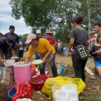 Saat Lelah Menjadi Cerita, Satgas TMMD dan Warga Makan Siang Bersama