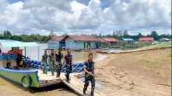 Meski Jauh dari Masjid, Satgas TMMD Wiltas Ke-127 Tetap Tunaikan Sholat Jumat