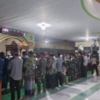 Walaupun Sibuk Bangun Desa, Anggota Satgas TMMD Tetap Prioritaskan Kewajiban Beribadah