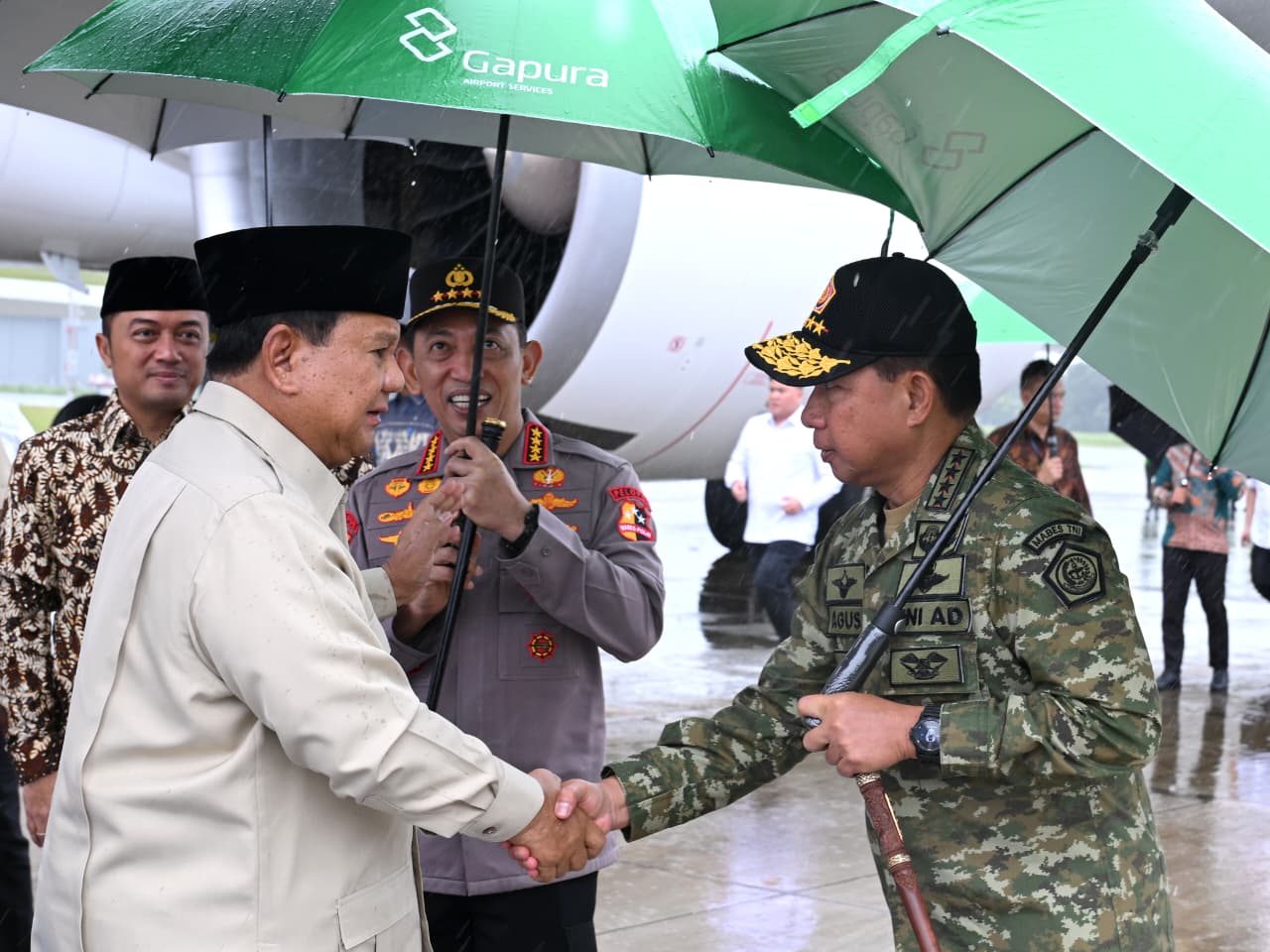 Panglima TNI Sambut Kedatangan Presiden RI Di Pangkalan TNI AU Halim PK Panglima TNI Sambut Kedatangan Presiden RI Di Pangkalan TNI AU Halim PK