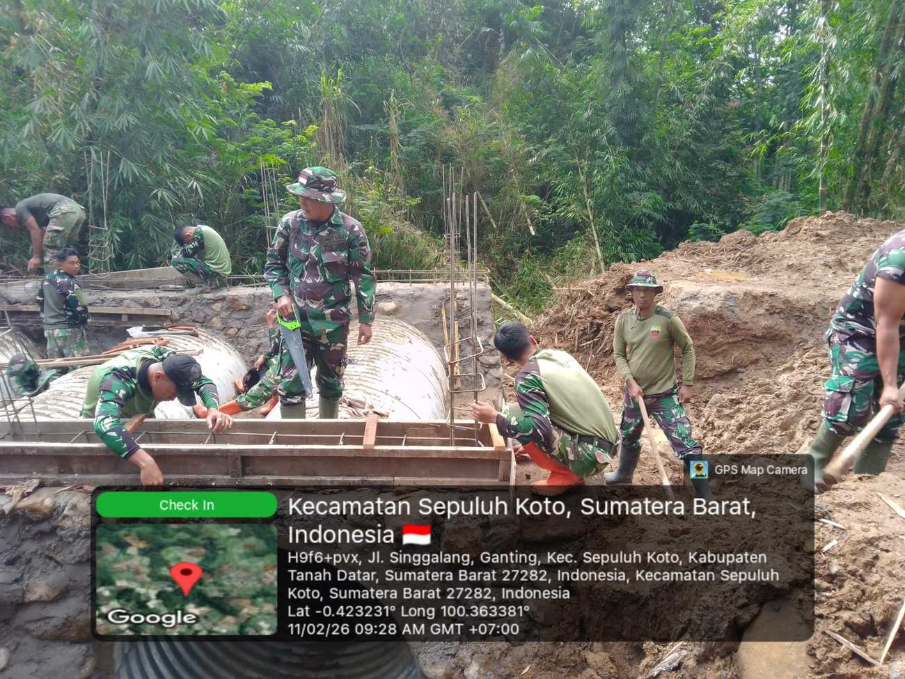 Gotong Royong TNI–Rakyat, Kodam XX/Tuanku Imam Bonjol Bangun Jembatan Pulihkan Akses Warga Tanah Datar Gotong Royong TNI–Rakyat, Kodam XX/Tuanku Imam Bonjol Bangun Jembatan Pulihkan Akses Warga Tanah Datar