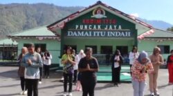 Senam Jum’at Sehat Bersama, Cara Ibu Persit Kodim 1714/Puncak Jaya Tampil Bugar Dan Sehat