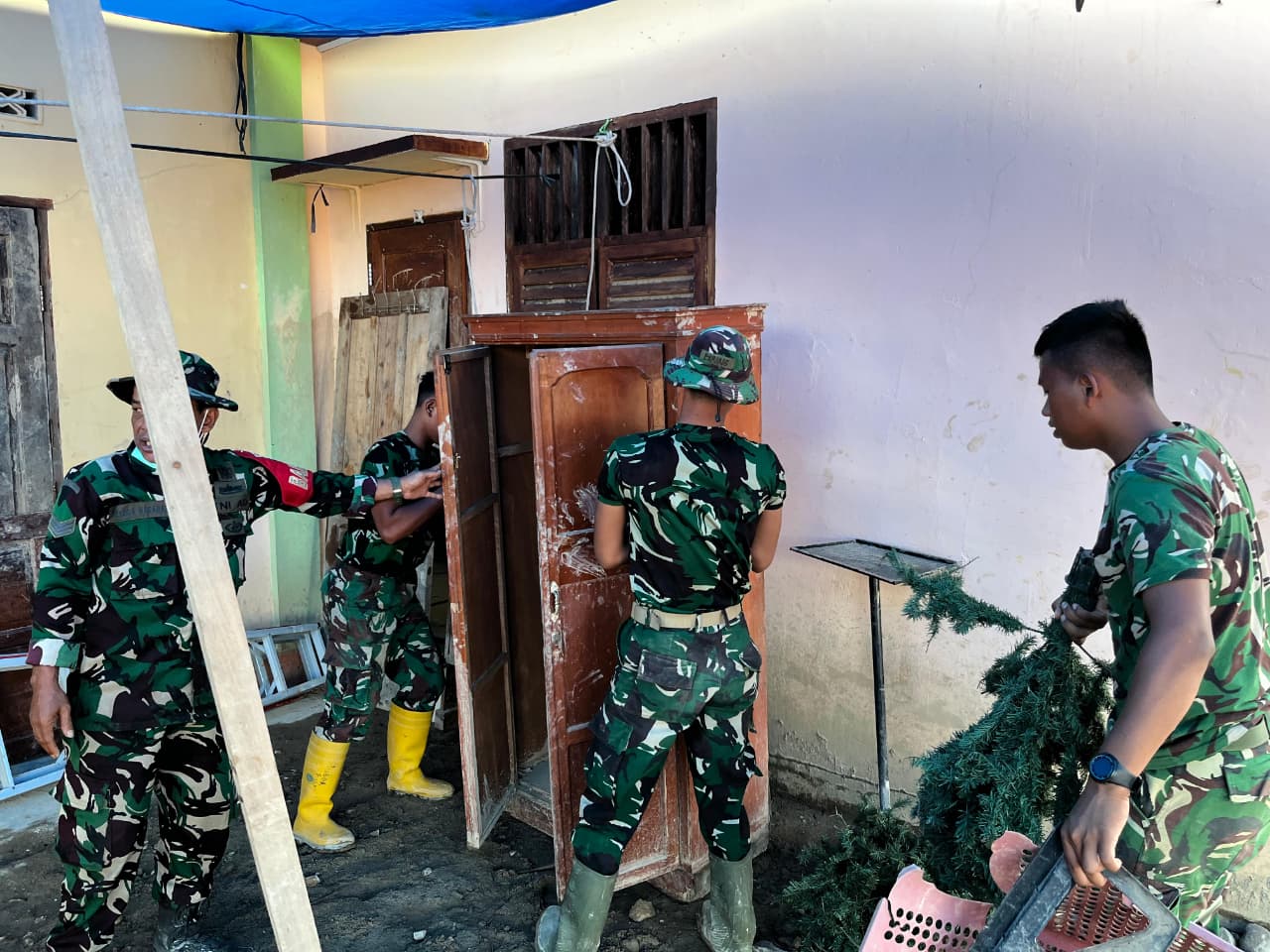 Satgas Kodam I/BB Pulihkan Sekolah Terdampak Banjir di Tapsel, Siswa Kembali Belajar Normal Satgas Kodam I/BB Pulihkan Sekolah Terdampak Banjir di Tapsel, Siswa Kembali Belajar Normal
