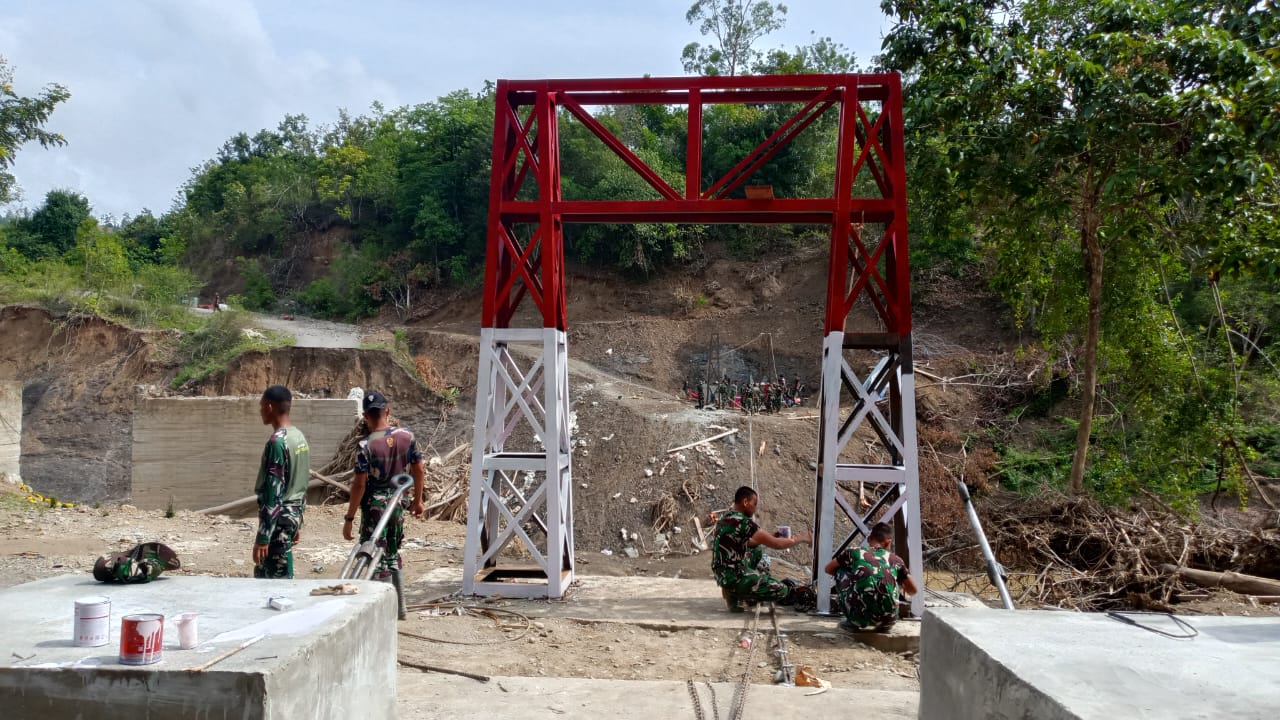 TNI AD Kebut Pembangunan Jembatan Gantung Kalaili, Progres 48 Persen TNI AD Kebut Pembangunan Jembatan Gantung Kalaili, Progres 48 Persen
