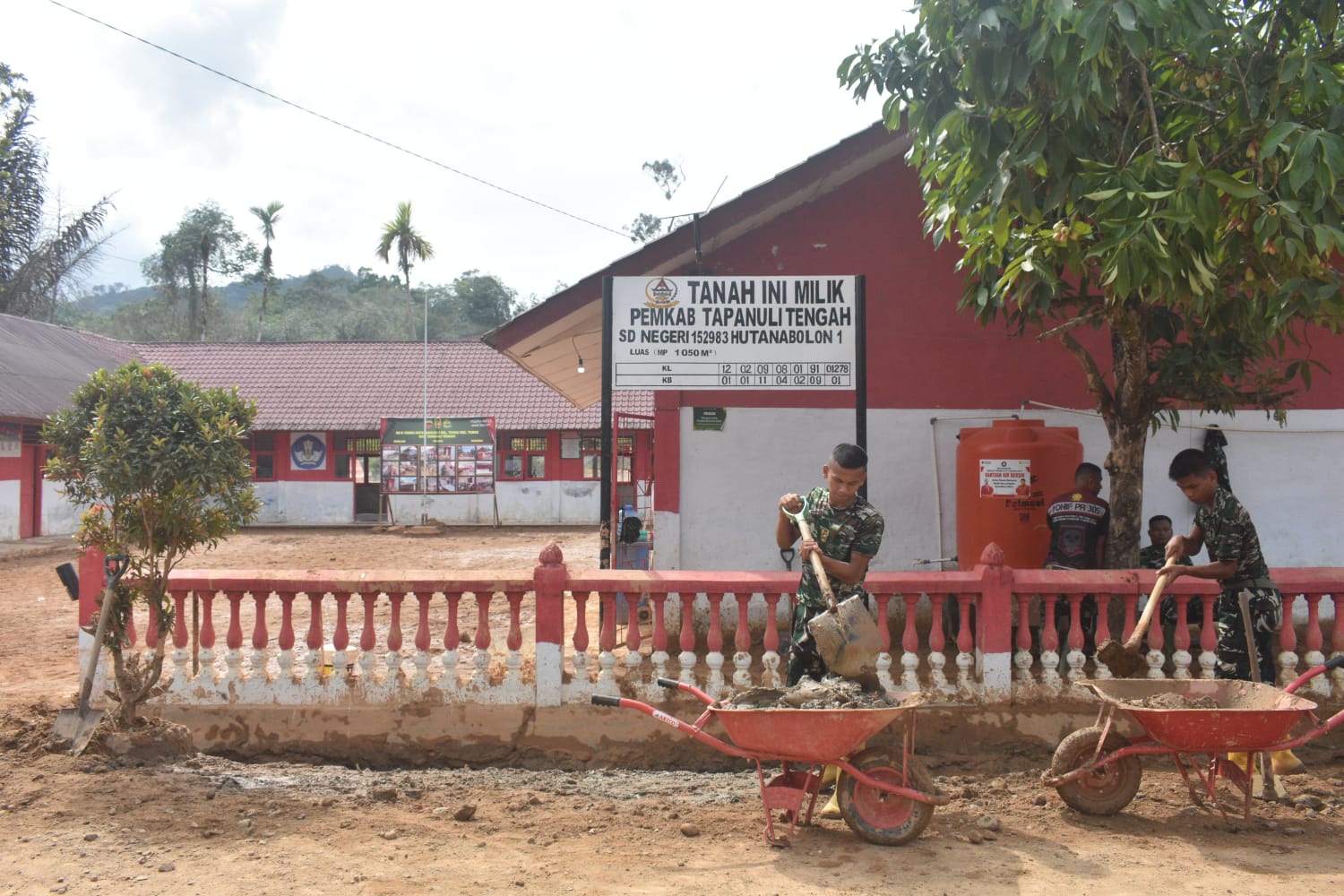 TNI AD Pulihkan SDN 152983 Hutanabolon I Pasca Banjir, Sekolah Kembali Digunakan
