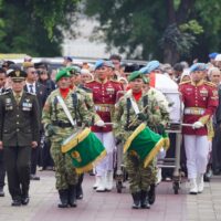 Panglima TNI Pimpin Upacara Penyerahan Jenazah dan Ikuti Upacara Pemakaman Wapres ke-6 RI