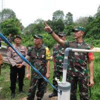 Tim Wasev Tinjau Pengerjaan TMAB dan MCK, Kedatangan Disambut Meriah Warga Kampung Tering Lama