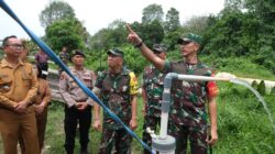 Tim Wasev Tinjau Pengerjaan TMAB dan MCK, Kedatangan Disambut Meriah Warga Kampung Tering Lama