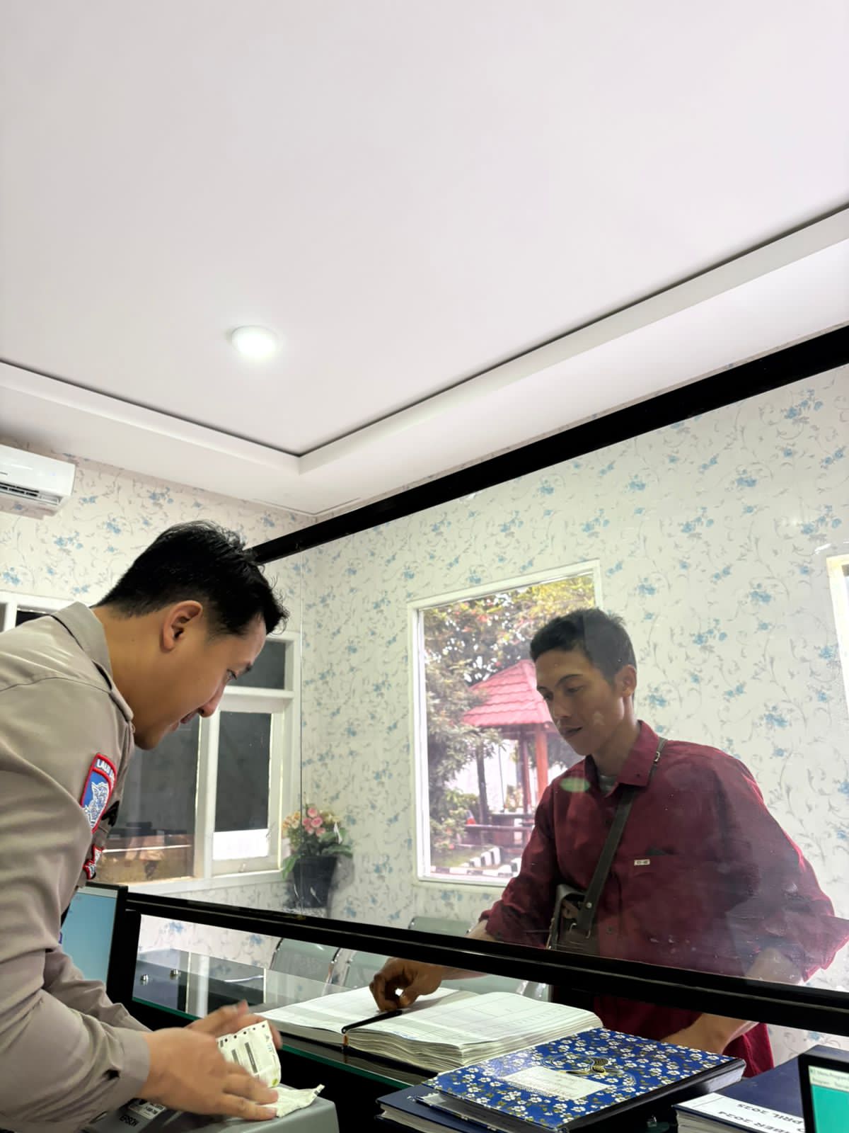 Polres Tuban Dekatkan Layanan, Warga Bisa Diskusi Langsung Soal SIM dan BPKB Polres Tuban Dekatkan Layanan, Warga Bisa Diskusi Langsung Soal SIM dan BPKB