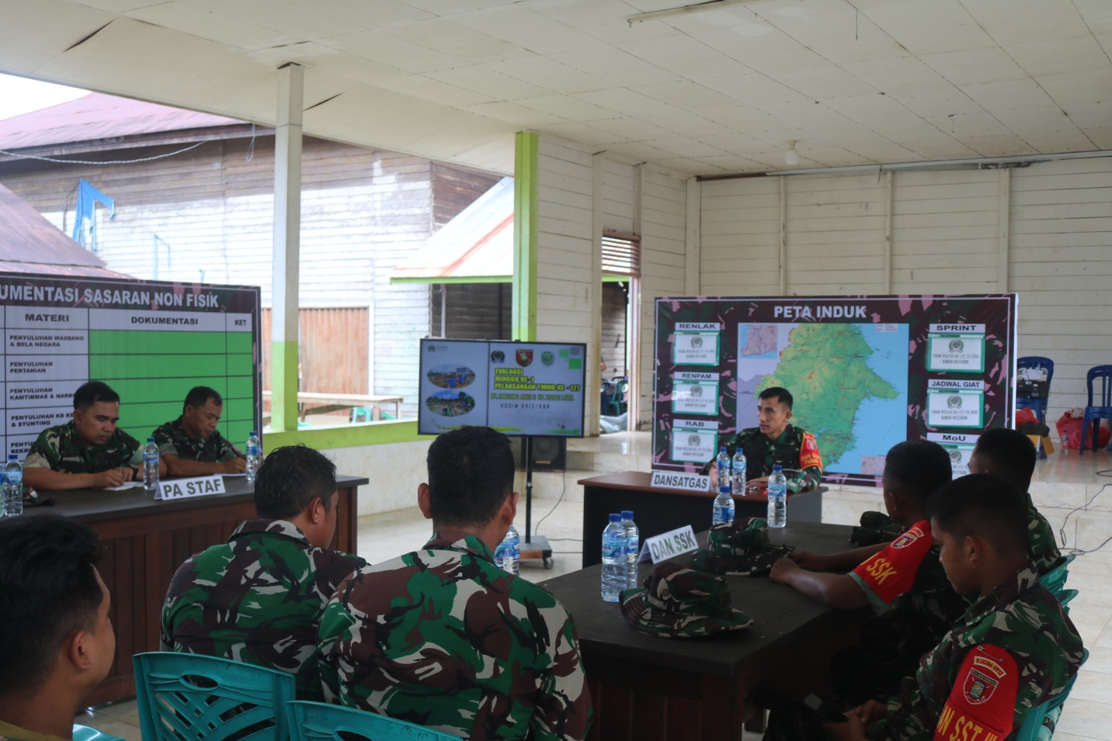 Dansatgas TMMD Wiltas Ke-127 Kodim 0912/Kubar Gelar Evaluasi di Posko Linggang Amer