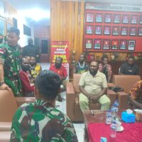 Enam Warga Diserahkan Kepada Perwakilan Keluarga, Kodim 1710/Mimika Tegaskan Proses Sesuai Prosedur Hukum