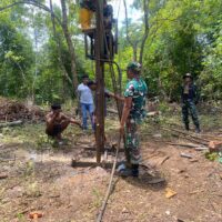 Personel TMMD Lanjutkan Pengeboran Sumur Bor di Desa Maba