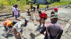 Personel TMMD Ke-127 Kodim 1514/Morotai Laksanakan Pengecoran Plat Deker Gorong-Gorong di Desa Gotalamo