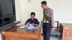 Pendekatan Persuasif Polisi Tuban Lewat Program Polantas Menyapa
