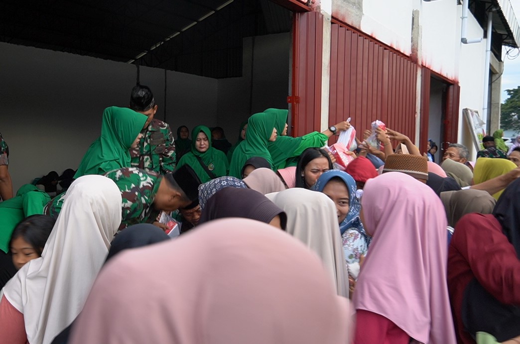 Secara Serentak dan Tersebar, Jajaran TNI Kodim Bojonegoro Gelar Bazar Murah dan Takjil Ramadan