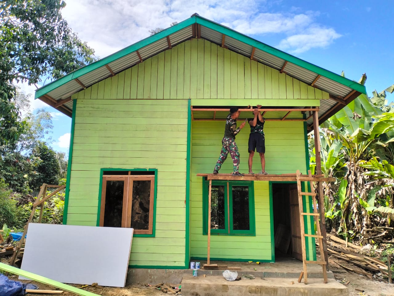 Sentuhan Akhir Satgas TMMD, RTLH Kini Tampak Lebih Cantik dan Nyaman