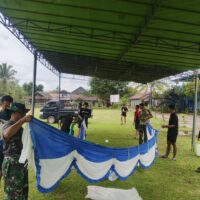 Jelang Penutupan TMMD Ke-127, Satgas dan Warga Bersihkan Lapangan Upacara Linggang Amer