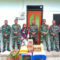 Dansatgas TMMD Ke-127 Kodim 1514/Morotai Berikan Santunan Sembako kepada Warga Desa Mandiri