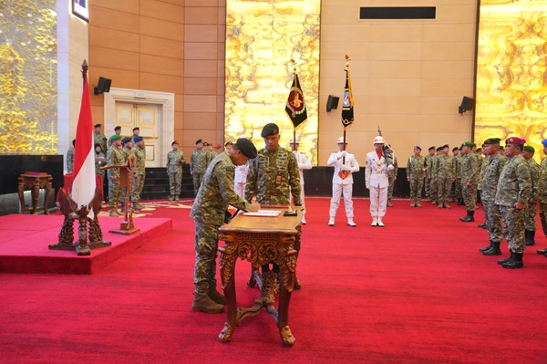 Panglima TNI Pimpin Penyerahan dan Pelantikan Jabatan di Lingkungan TNI
