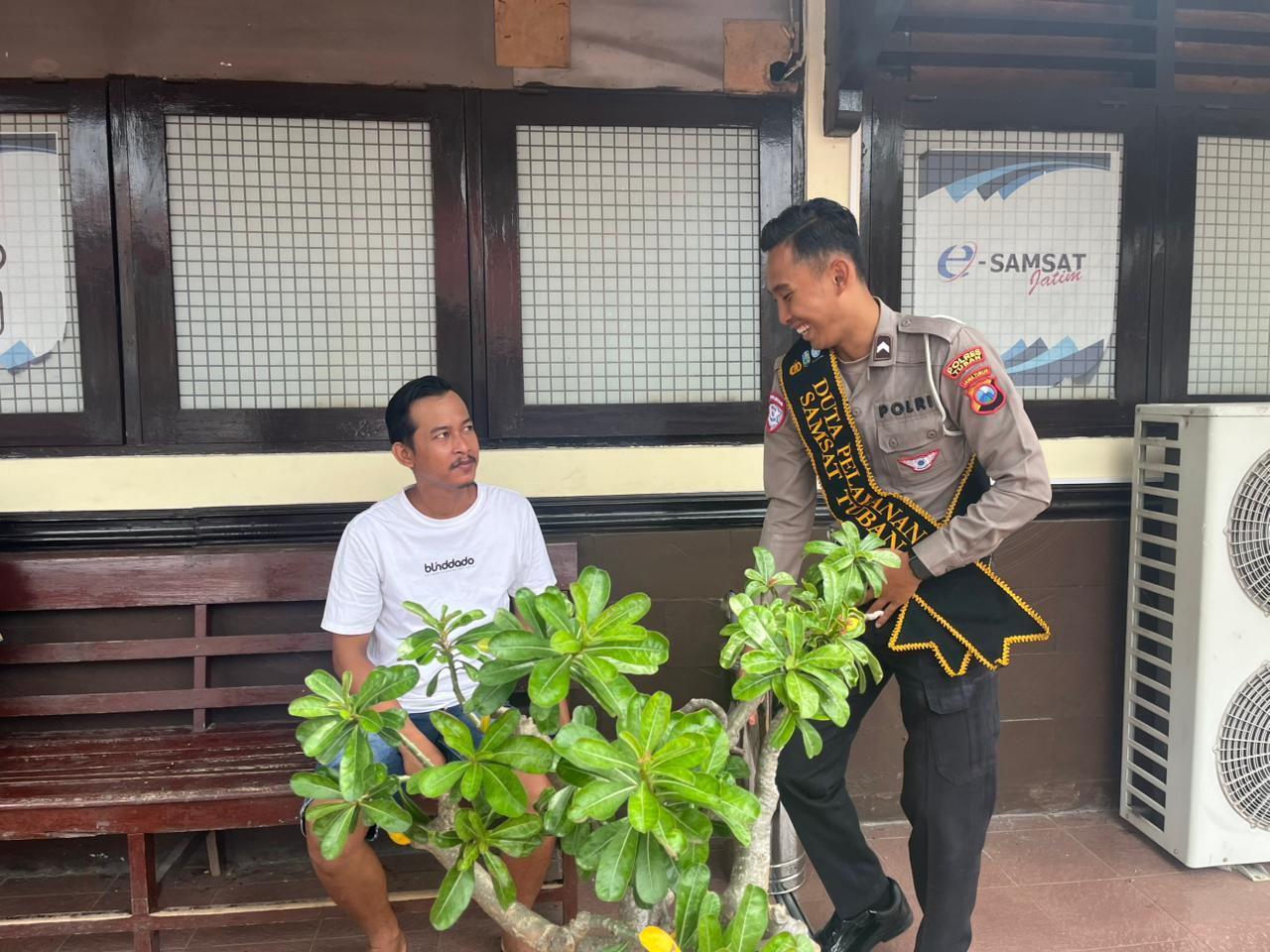 Pelayanan Transparan Polisi Tuban Tingkatkan Kepercayaan Publik Pelayanan Transparan Polisi Tuban Tingkatkan Kepercayaan Publik