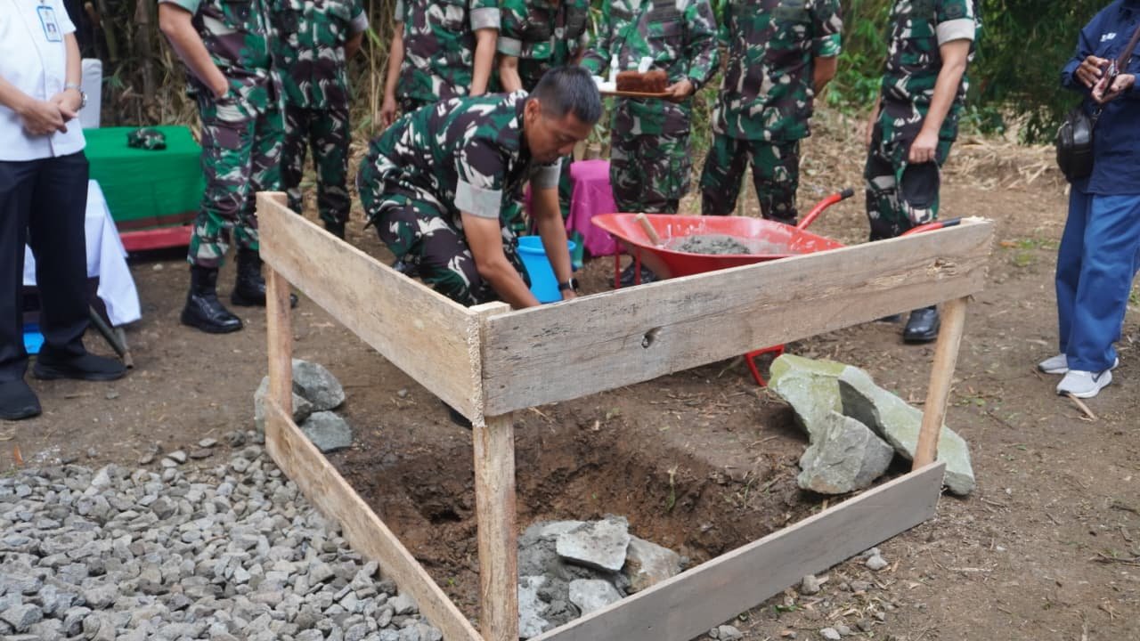 TNI Perkuat Kemanunggalan dengan Rakyat Melalui Pembangunan Jembatan Garuda dan Program Gentengisasi