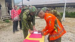 Momen Mengharukan, Tiga Eks OPM Cium Merah Putih dan Kembali ke NKRI