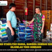 Pastikan Stabilitas Harga, Babinsa Hambau Sambangi Sejumlah Toko Sembako
