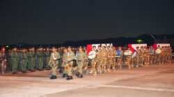 Presiden RI Beri Penghormatan Terakhir Untuk Tiga Prajurit TNI Saat Persemayaman di Bandara Soekarno-Hatta