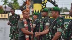 Kodim 1710/Mimika Gelar Tradisi Penyambutan Dandim dan Ketua Persit KCK