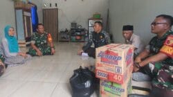 Babinsa Sukosewu Bojonegoro Bantu Lansia Korban Penipuan