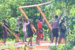 Satgas TMMD Reguler ke-128 Kodim 1801/Manokwari Bangun Rumah Warga Tanah Rubuh dari Nol