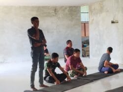 Satgas TMMD ke 128 Kodim 1801/Manokwari Bersama Warga Tetap Tunaikan Sholat Jum’at