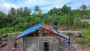 Satgas TMMD Ke-128 Kodim 1801/Manokwari Memasuki Tahap Pemasangan Atap Rehab Rumah Warga
