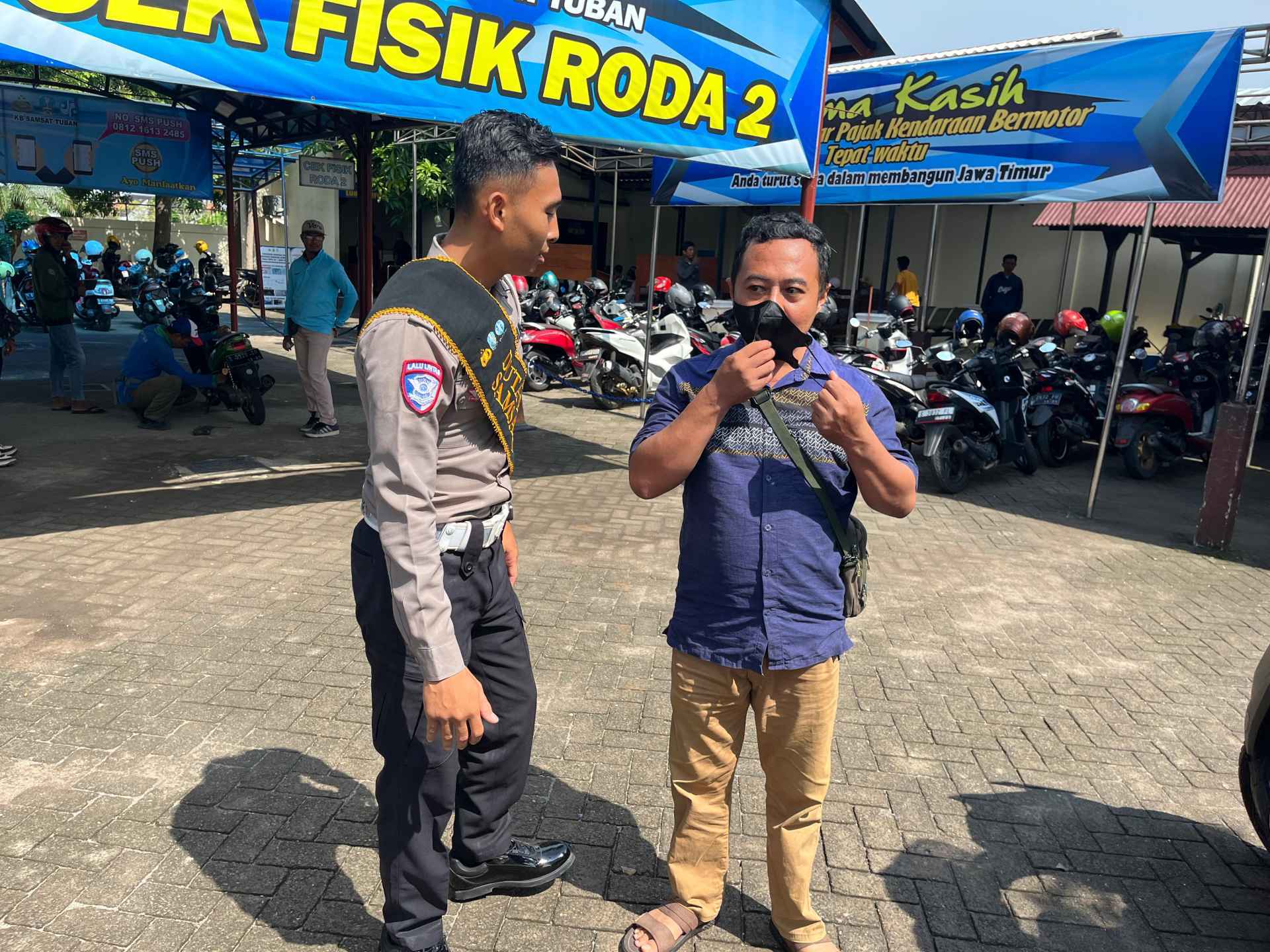 Program Polantas Tuban Menyapa Datang ke Titik Ramai, Edukasi SIM dan STNK Tuban