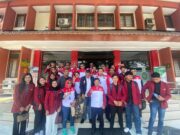 POLISI DIDUGA CEKIK ADEK IPAR HINGGA TEWAS, SIDANG PERDANA DIWARNAl KERIBUTAN