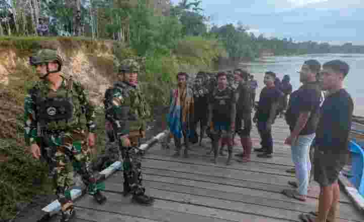 Koops TNI Habema Evakuasi 44 Pendulang Emas dari Gangguan OPM di Pegunungan Bintang Koops TNI Habema Evakuasi 44 Pendulang Emas dari Gangguan OPM di Pegunungan Bintang