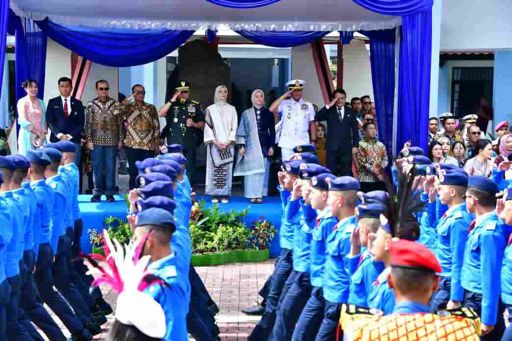 Panglima TNI: Alumni Taruna Nusantara Harus Menjadi Generasi Adaptif, Berkarakter, dan Berintegritas Panglima TNI: Alumni Taruna Nusantara Harus Menjadi Generasi Adaptif, Berkarakter, dan Berintegritas